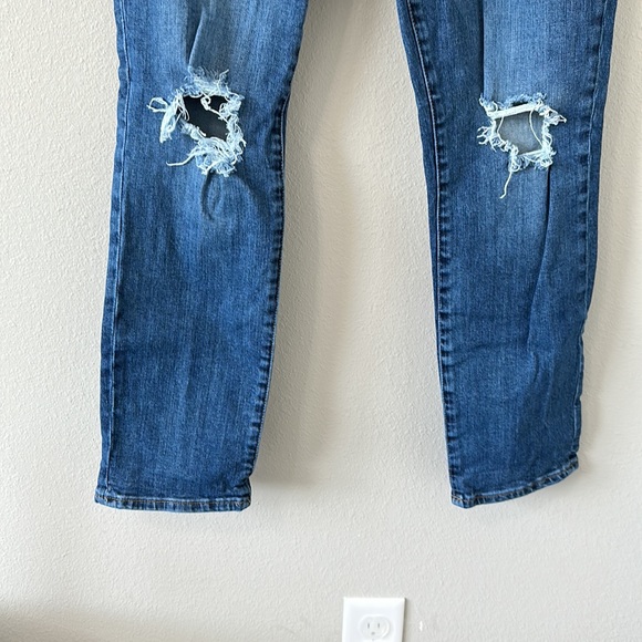 Kut From The Kloth Catherine High Rise Boyfriend Dark Wash Size 8 Distressed - Picture 5 of 12